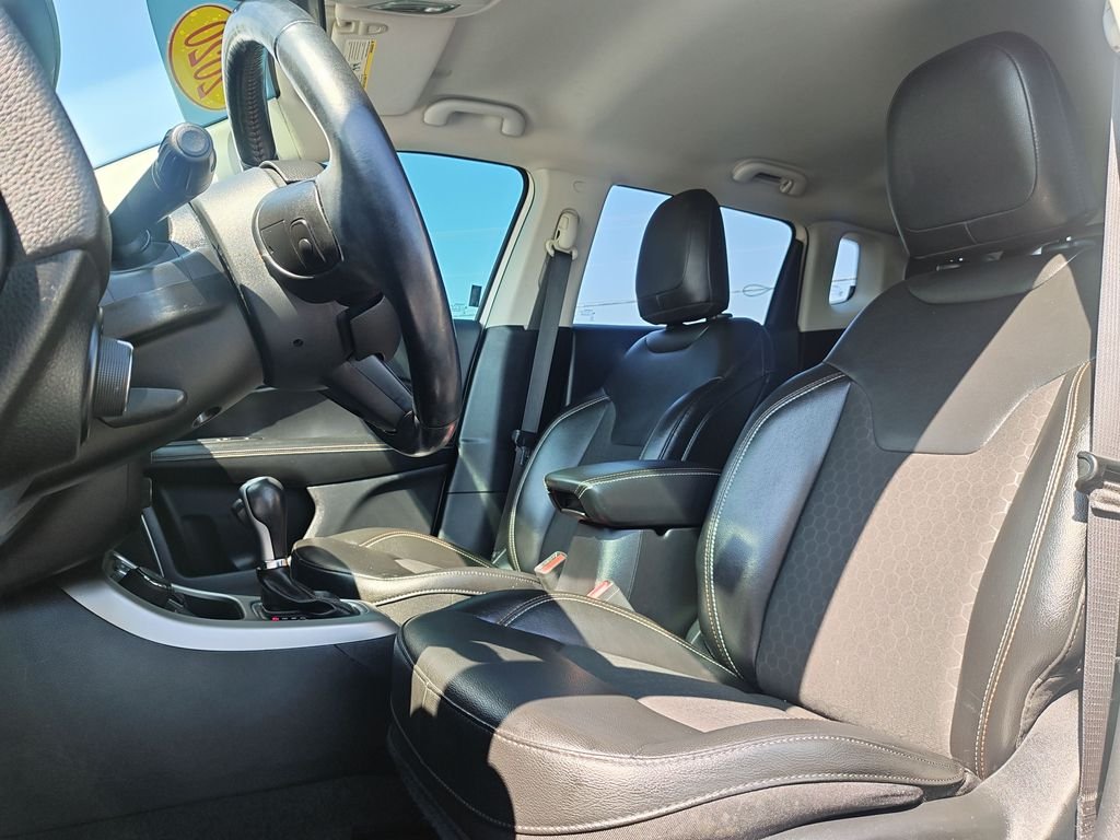 Used 2020 White Jeep Latitude image 13
