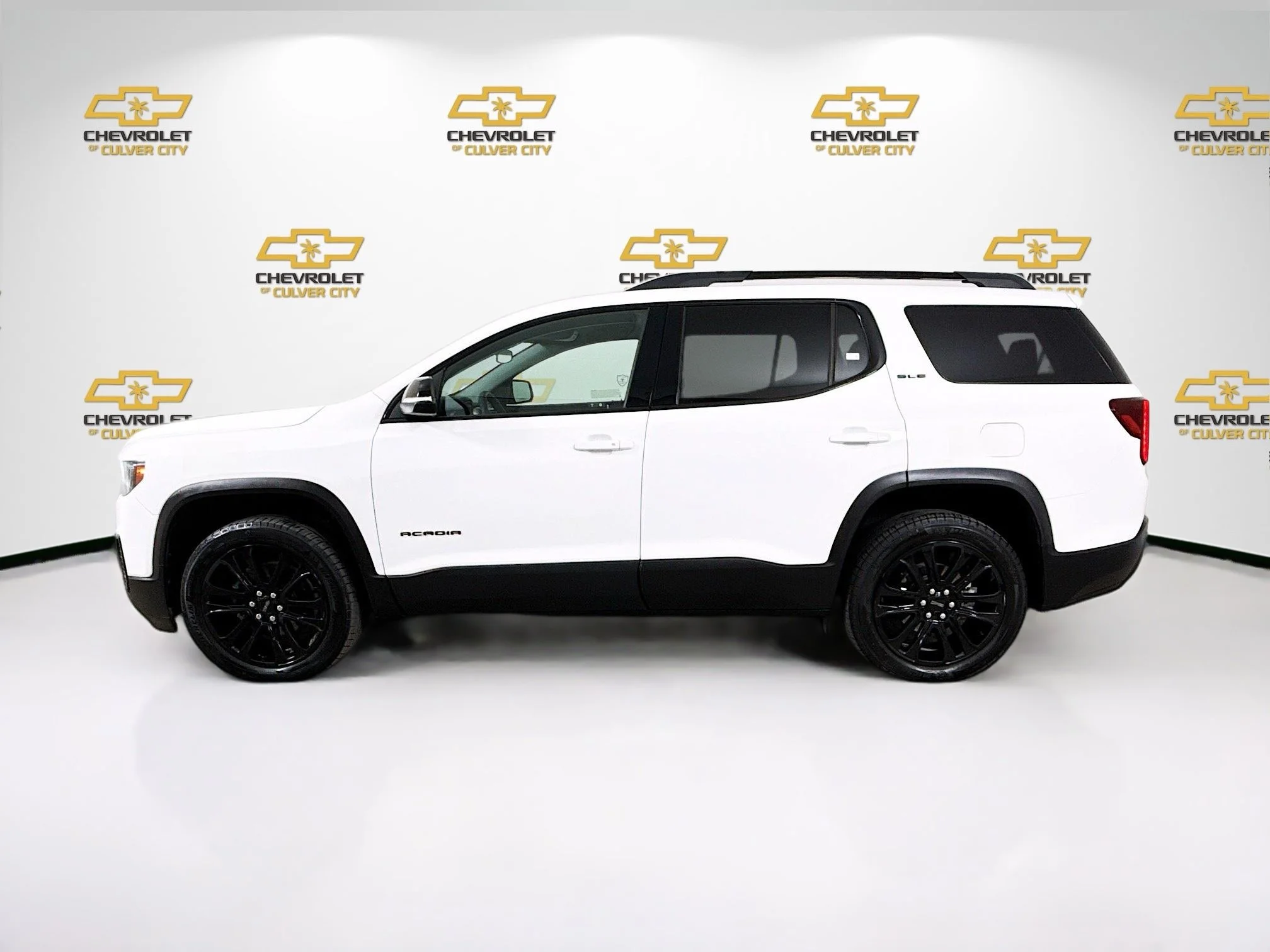 Used 2023 Summit White GMC SLE image 5