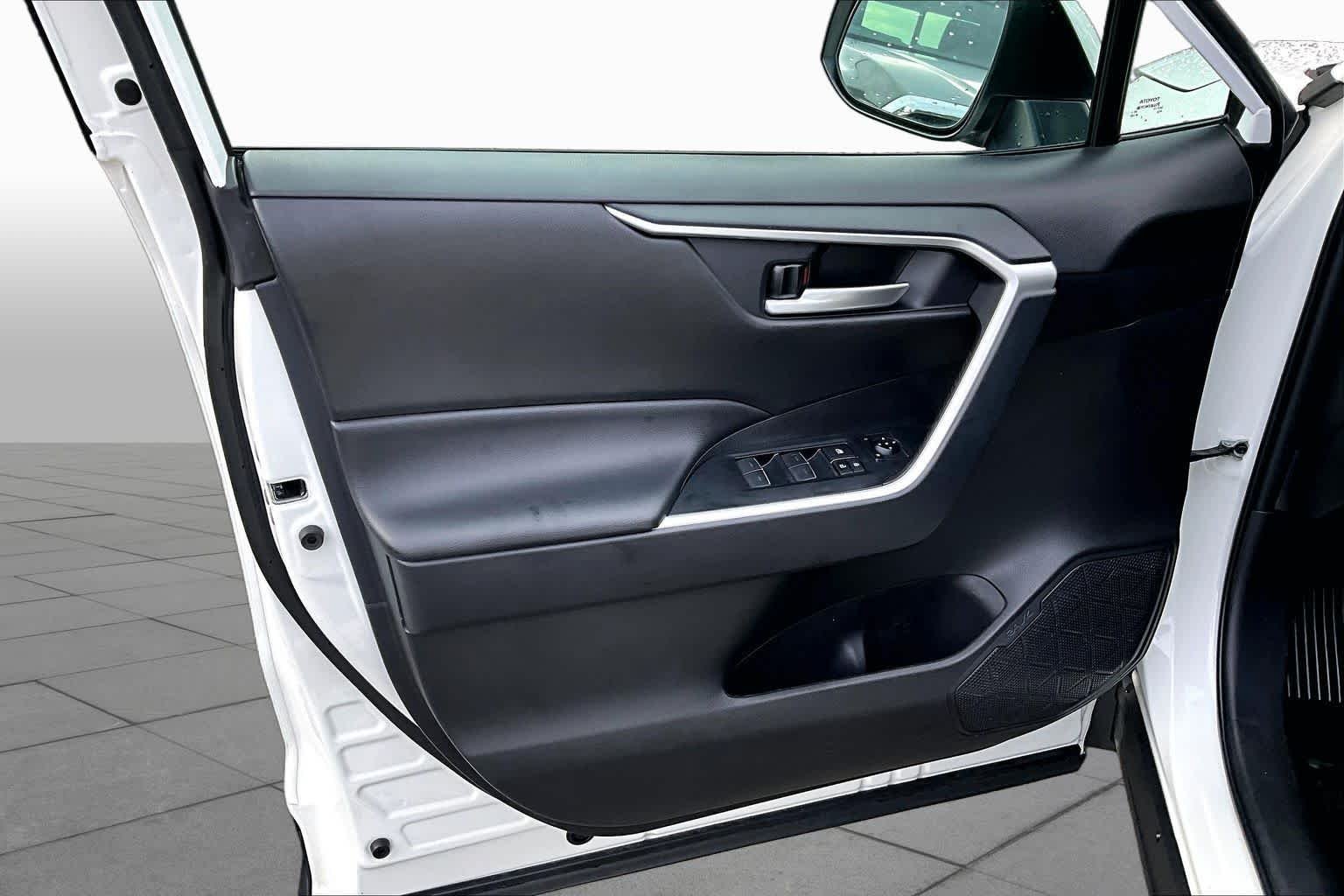 Used 2024 Ice Cap Toyota XLE image 21