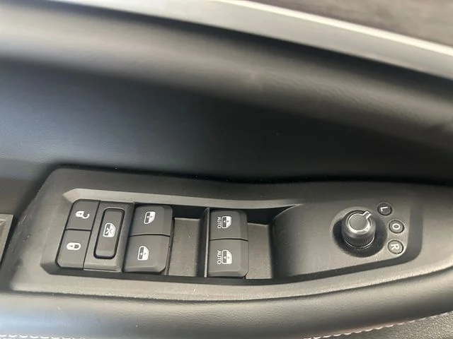 New 2026 Velvet Red Pearl-Coat Exterior Paint Jeep Laredo image 23