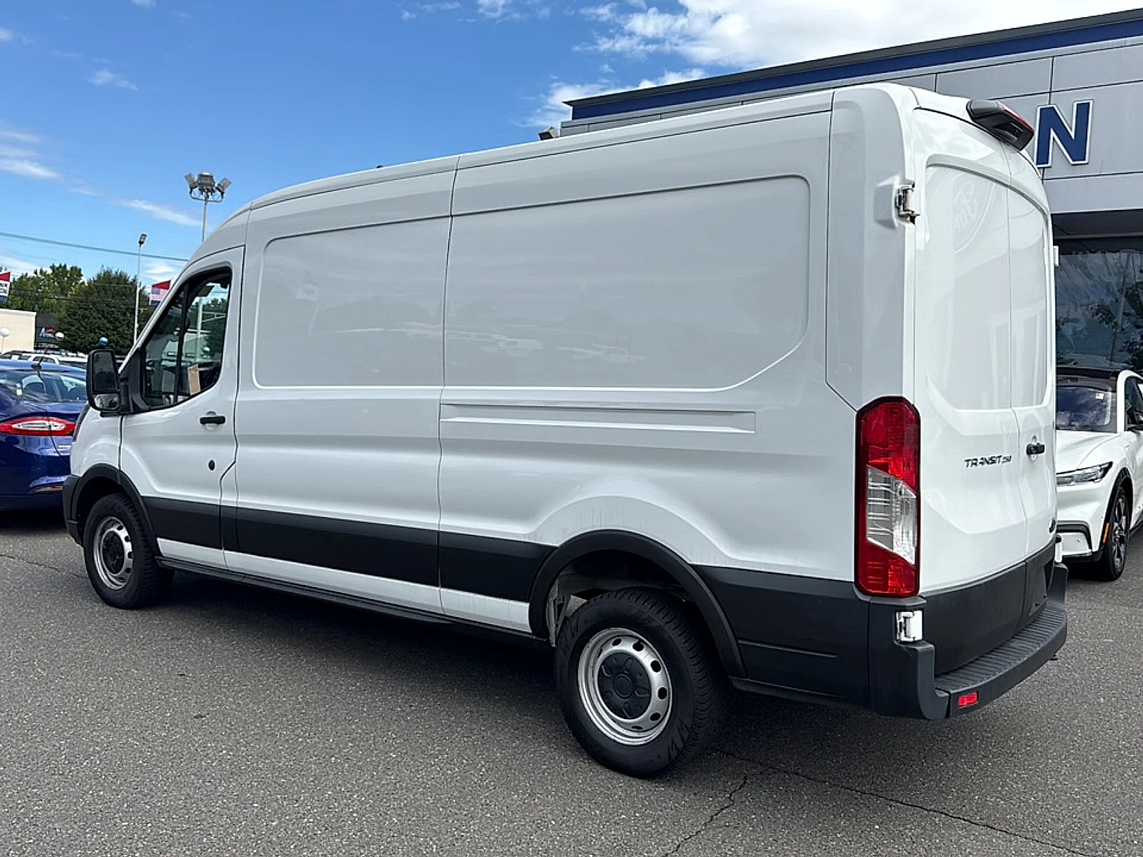 Used 2023 Oxford White Ford  image 2