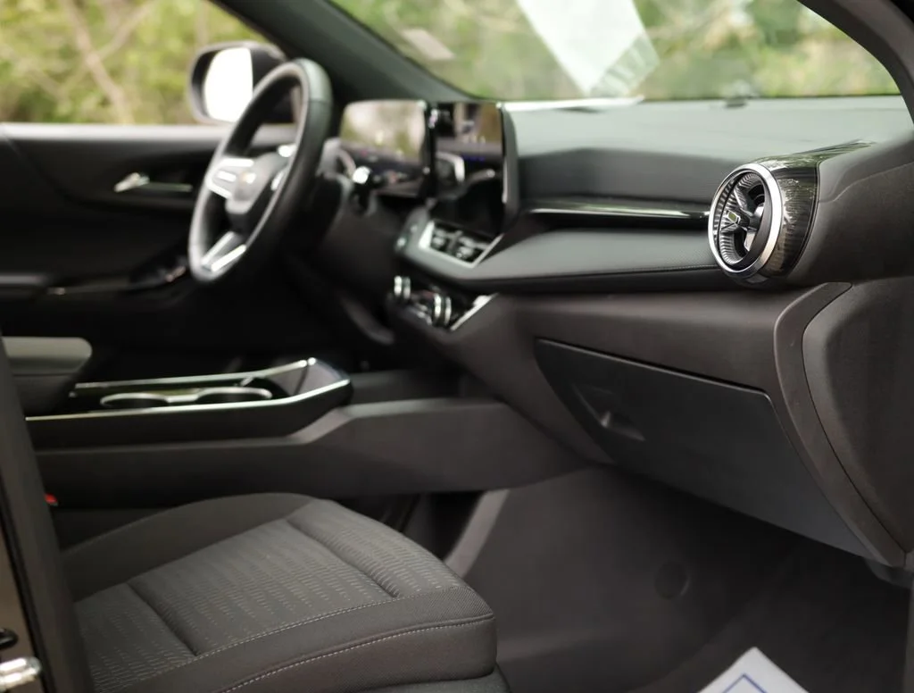 2025 Chevrolet Equinox LT - Photo 30