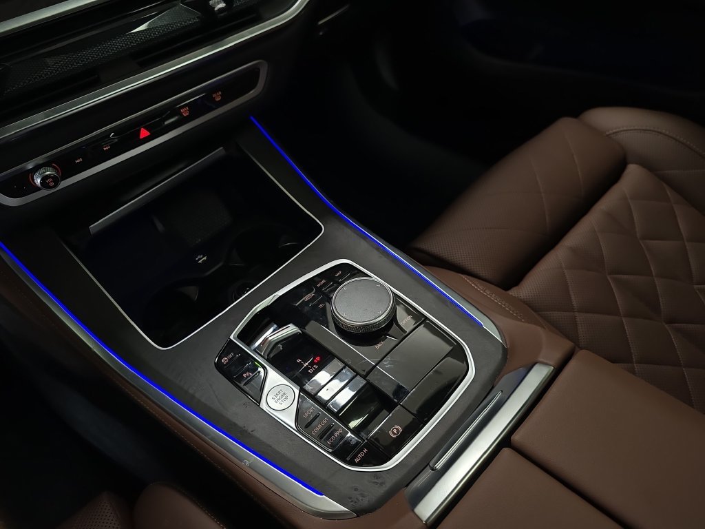 Used 2026 Black Sapphire Metallic BMW sDrive40i image 25
