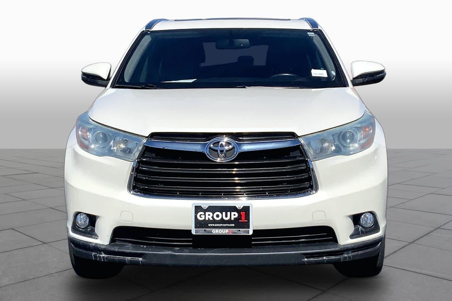 Used 2015 Blizzard Pearl Toyota XLE image 4