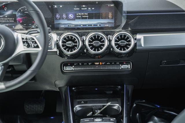 New 2026 Polar White Mercedes-Benz GLB 250 image 22