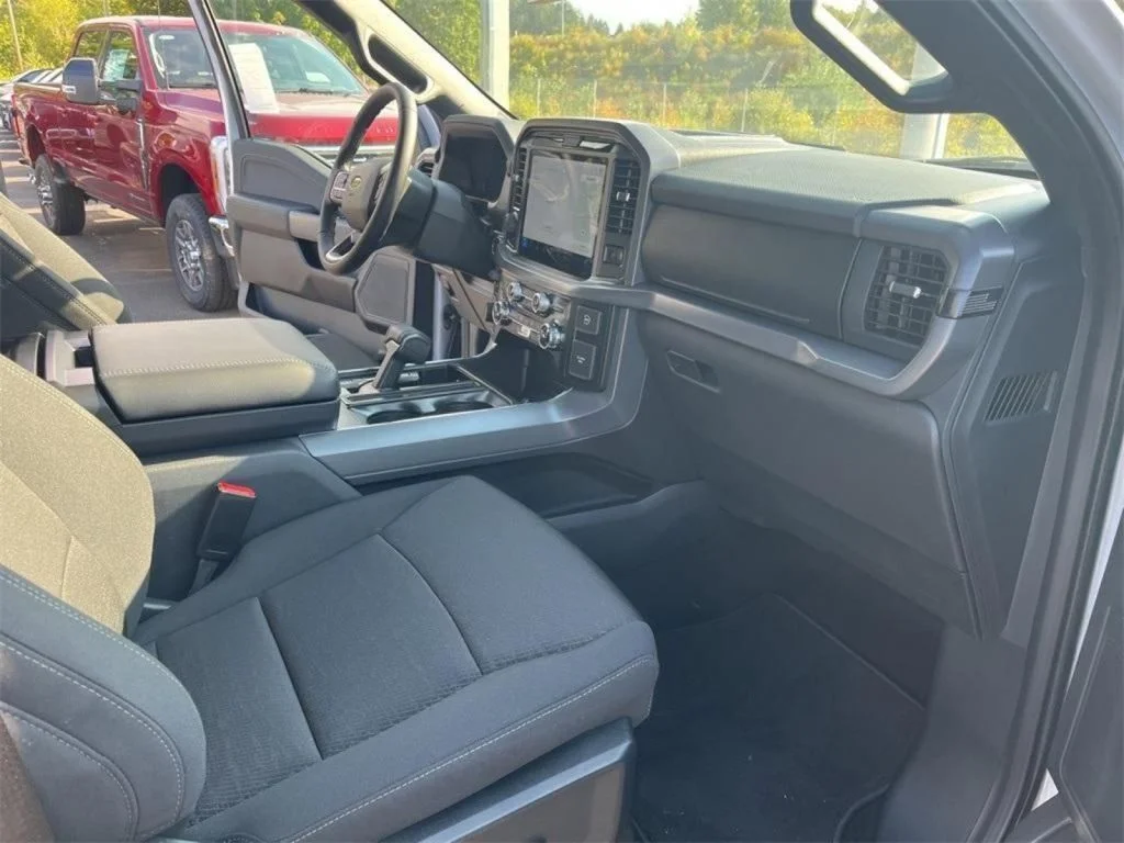 2025 Ford F-150 XLT - Photo 28