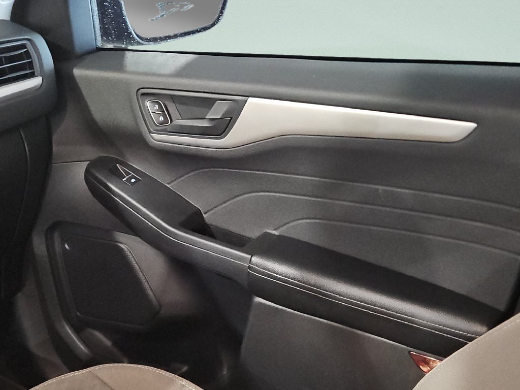Used 2022 Gray Ford SE image 13