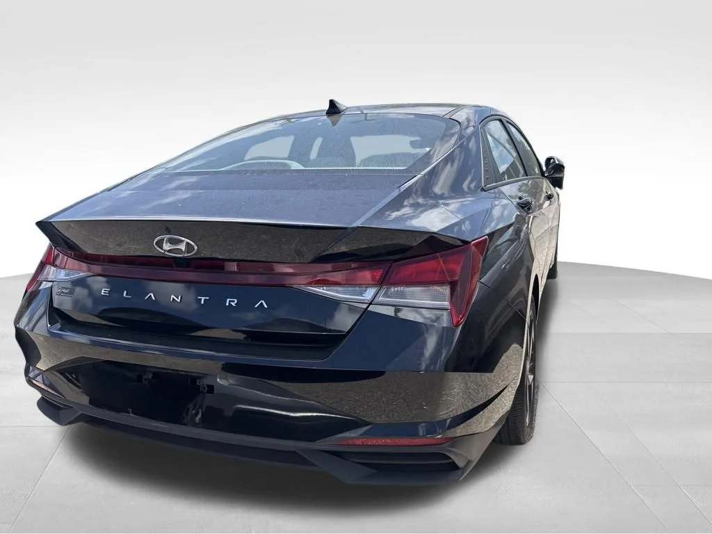 Used 2023 Black Hyundai SEL image 11