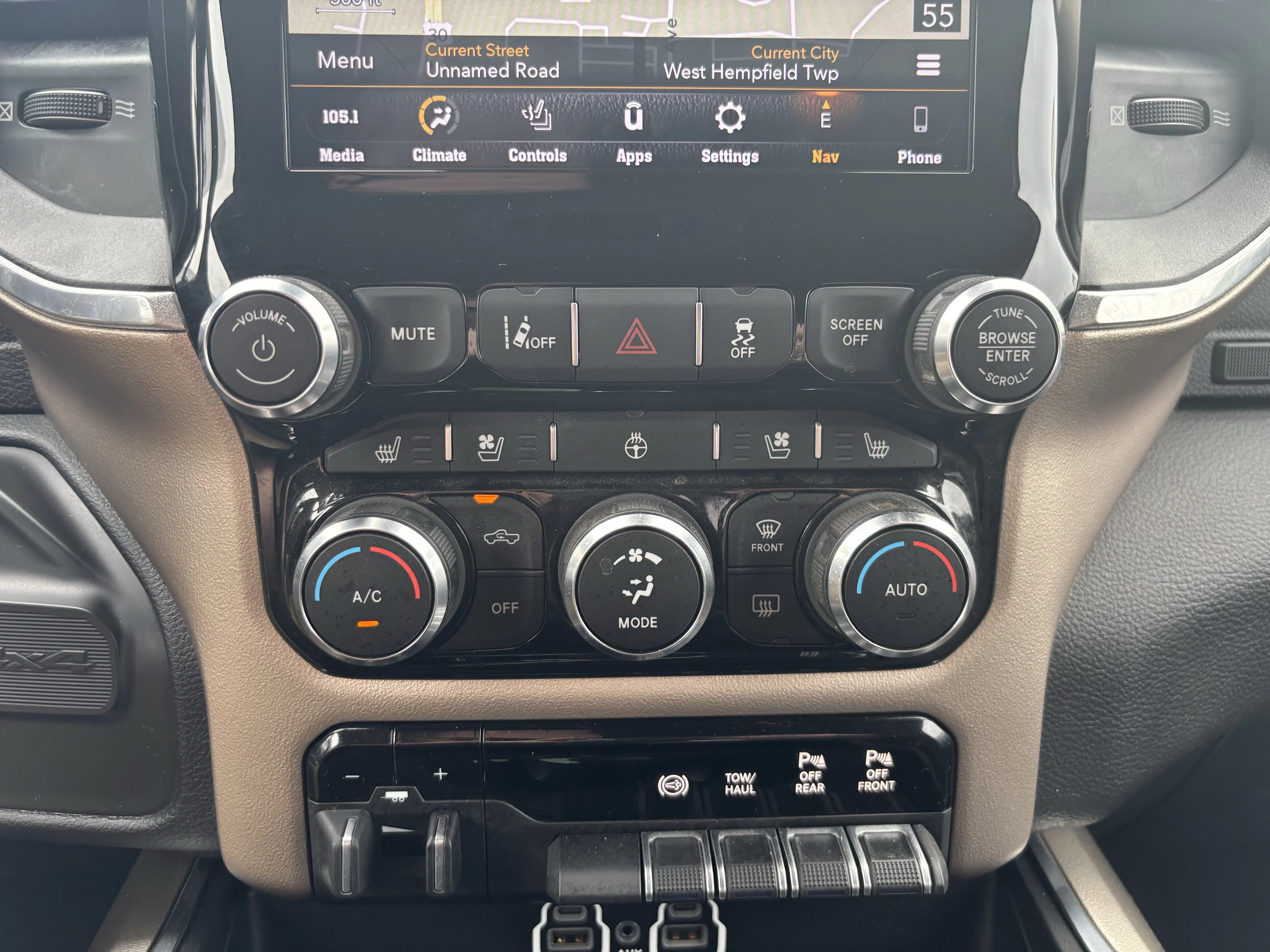 Used 2021 Granite Crystal Clearcoat Metallic Ram Laramie image 25