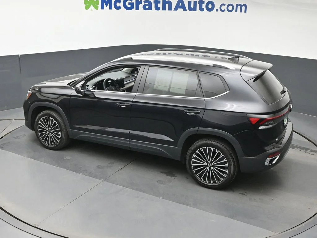 Used 2025 Black Volkswagen 1.5T SE image 24