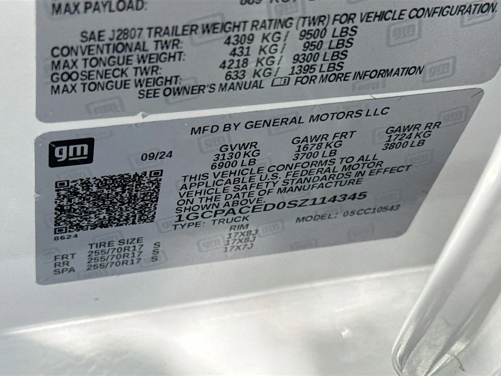 Used 2025 White Chevrolet LT image 33