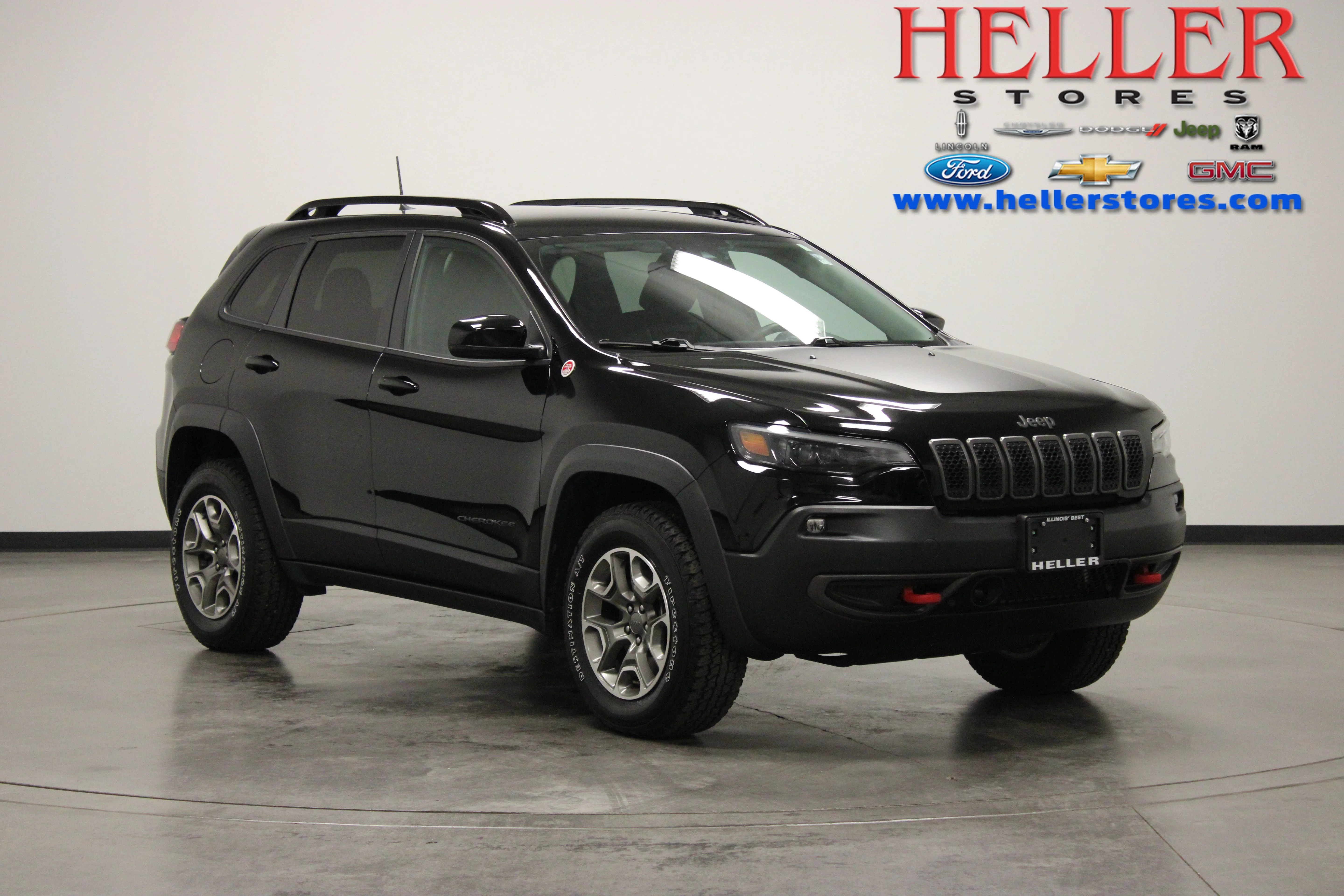Used 2022 Diamond Black Crystal Pearlcoat Jeep Trailhawk image 1