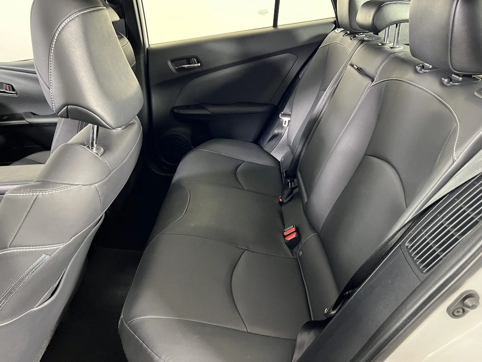 Used 2022 Wind Chill Pearl Toyota XLE image 24