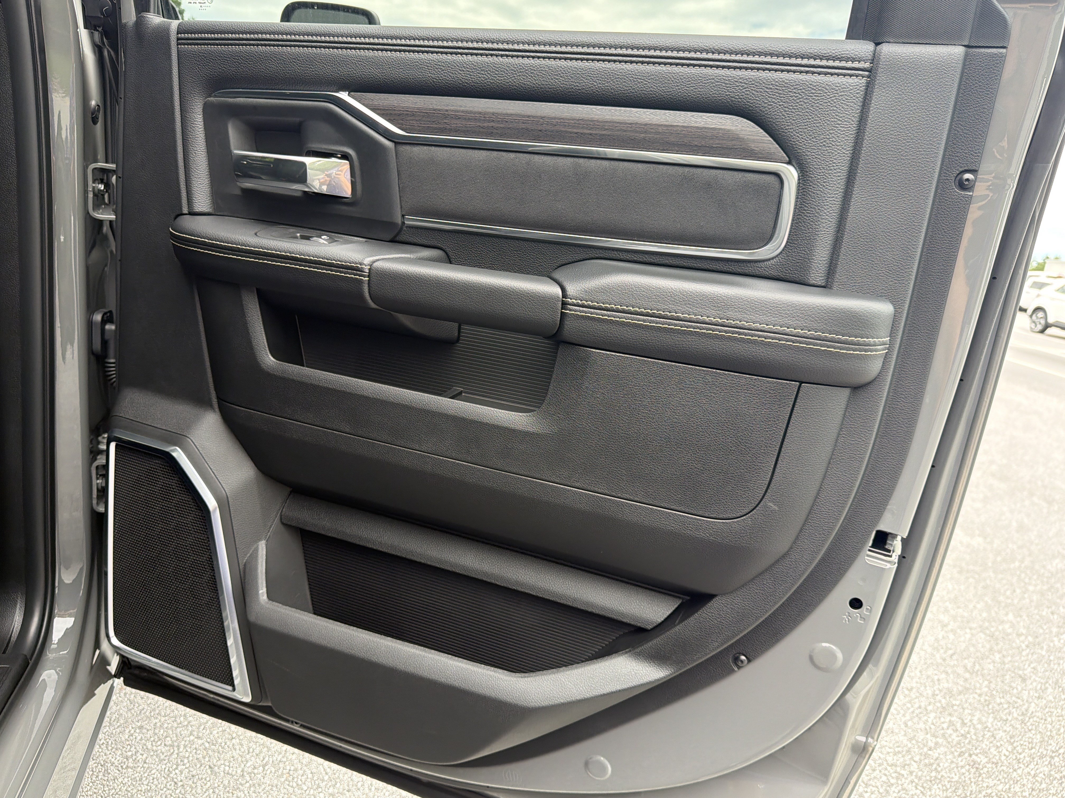New 2026 Ceramic Gray Clear-Coat Exterior Paint RAM Laramie image 19
