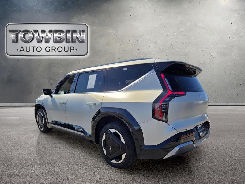 Used 2024 Ivory KIA LAND AWD image 6