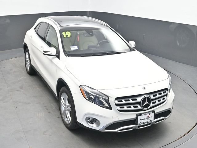 Used 2019 White Mercedes-Benz GLA 250 image 22