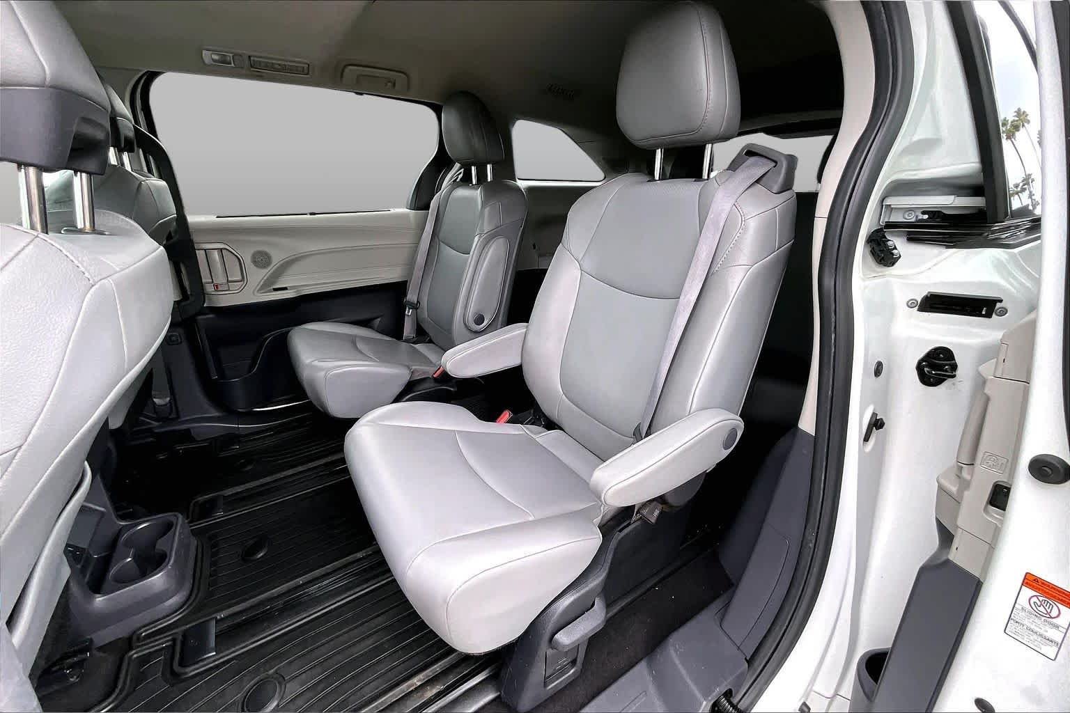 Used 2022 Wind Chill Pearl Toyota XLE image 18