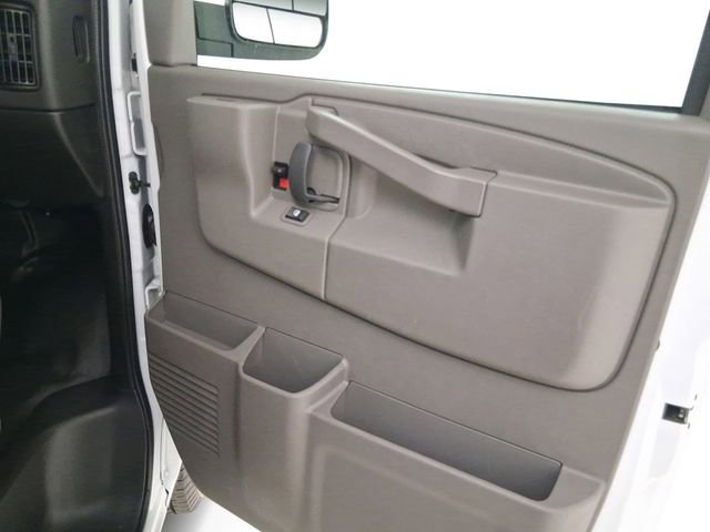 2024 Chevrolet Express Passenger LT - Photo 15