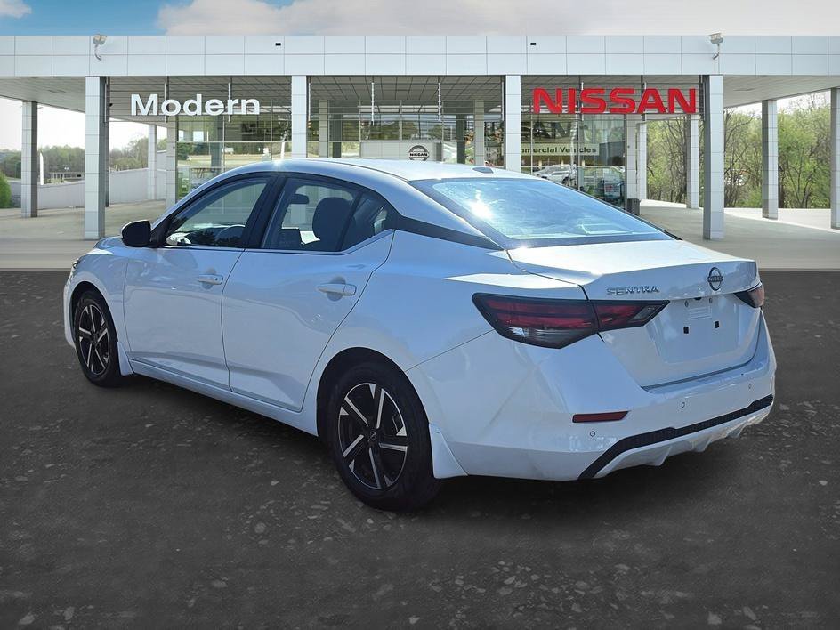 Used 2025 Aspen White Tricoat Nissan SV image 3