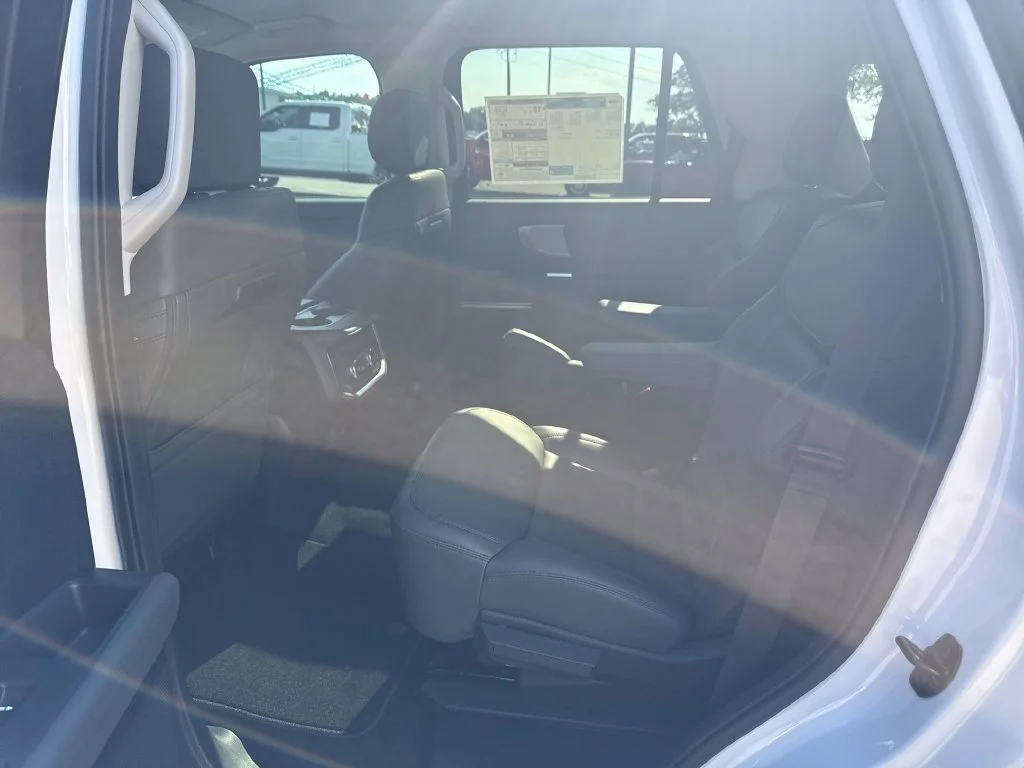 New 2026 Oxford White Ford Active image 31