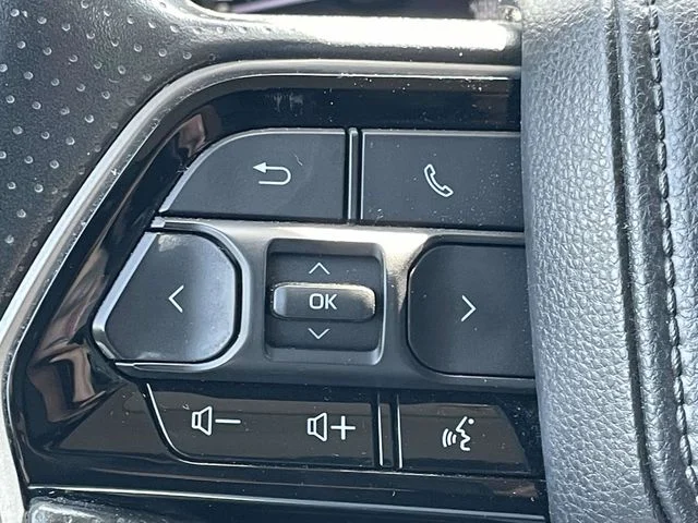 Used 2023 Ice Cap Toyota SR5 image 17