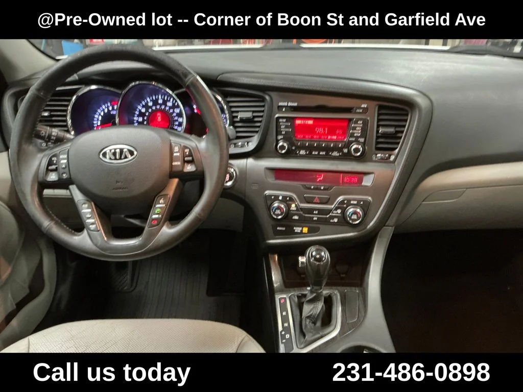 Used 2012 White Kia EX image 18