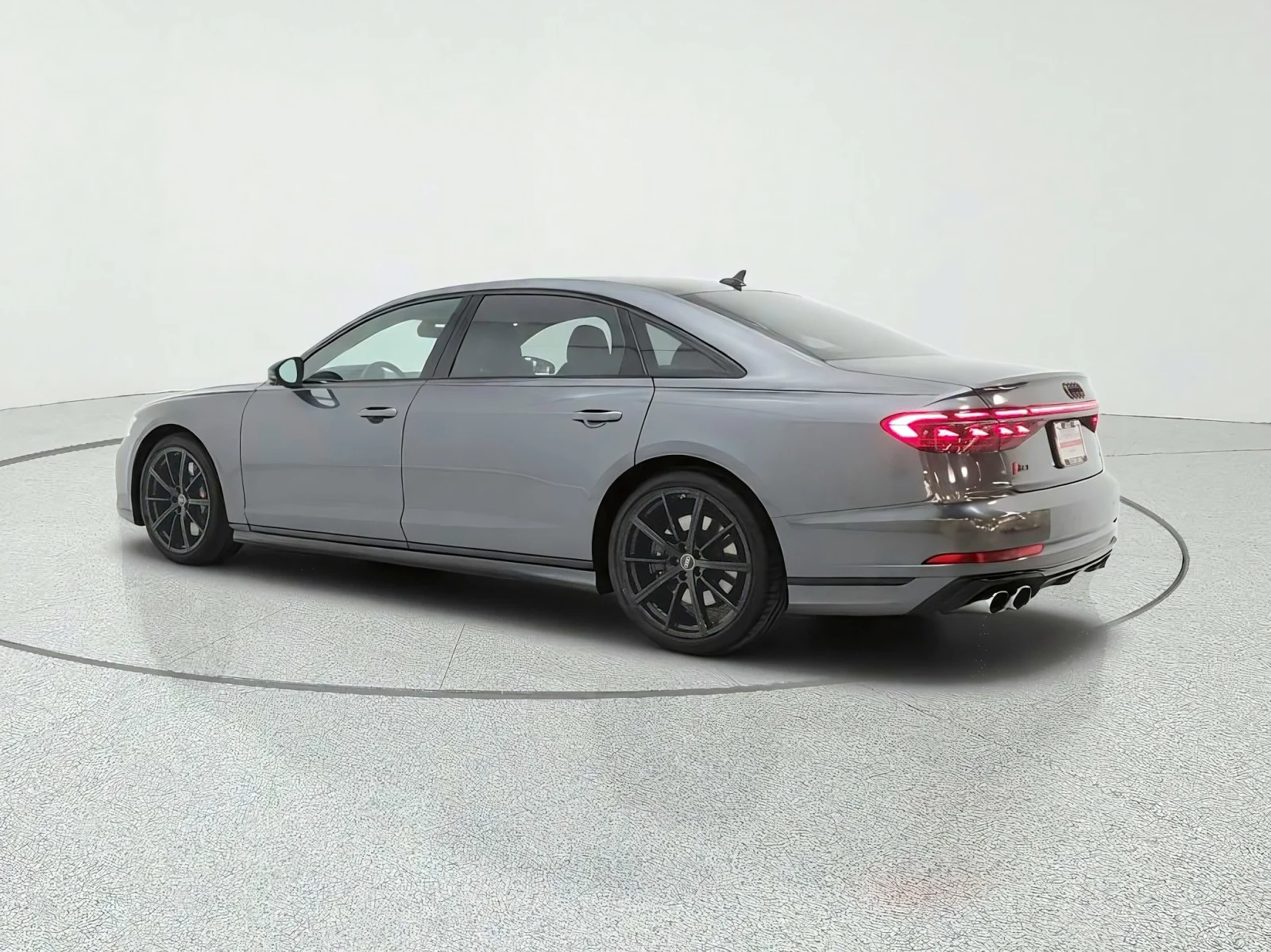 Used 2024 Daytona Gray Pearl Effect Audi 4.0 TFSI image 7