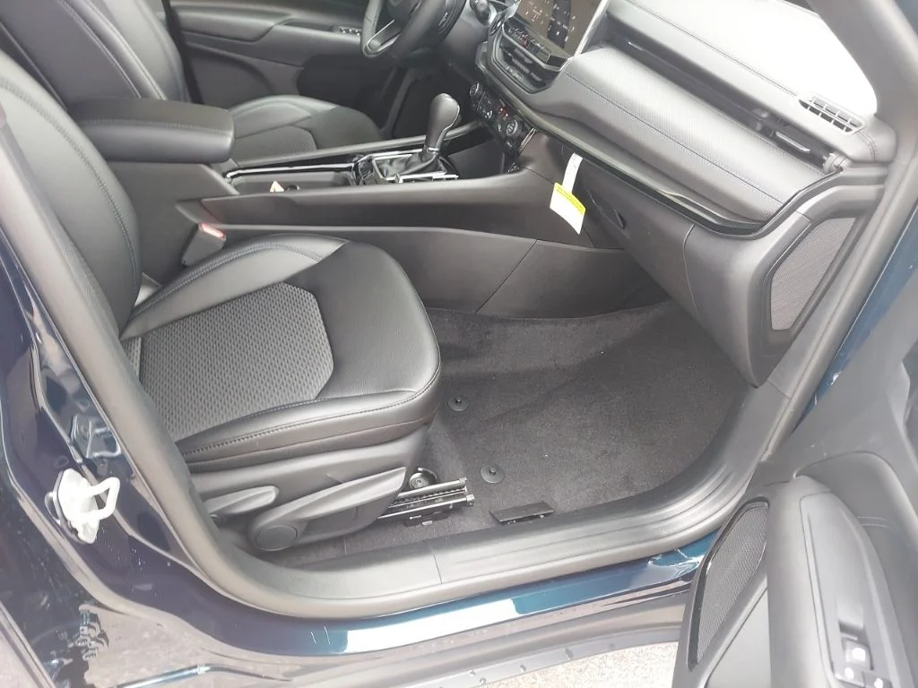 New 2026 Fathom Blue Pearl Coat Jeep Latitude image 34