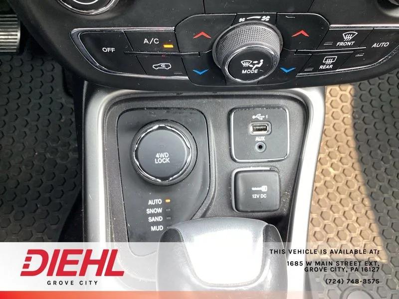 Used 2020 Red Jeep Latitude image 25