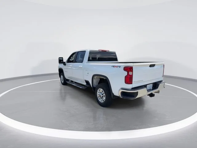 Used 2025 White Chevrolet LT image 6