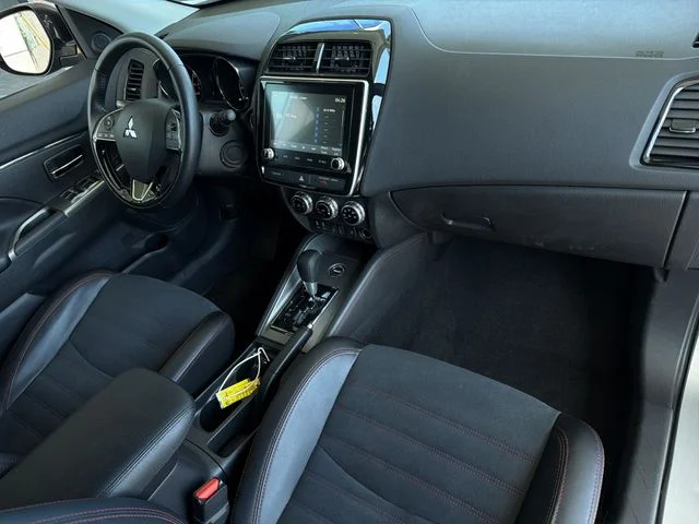 Used 2025 Gray Mitsubishi 2.0 SE image 34