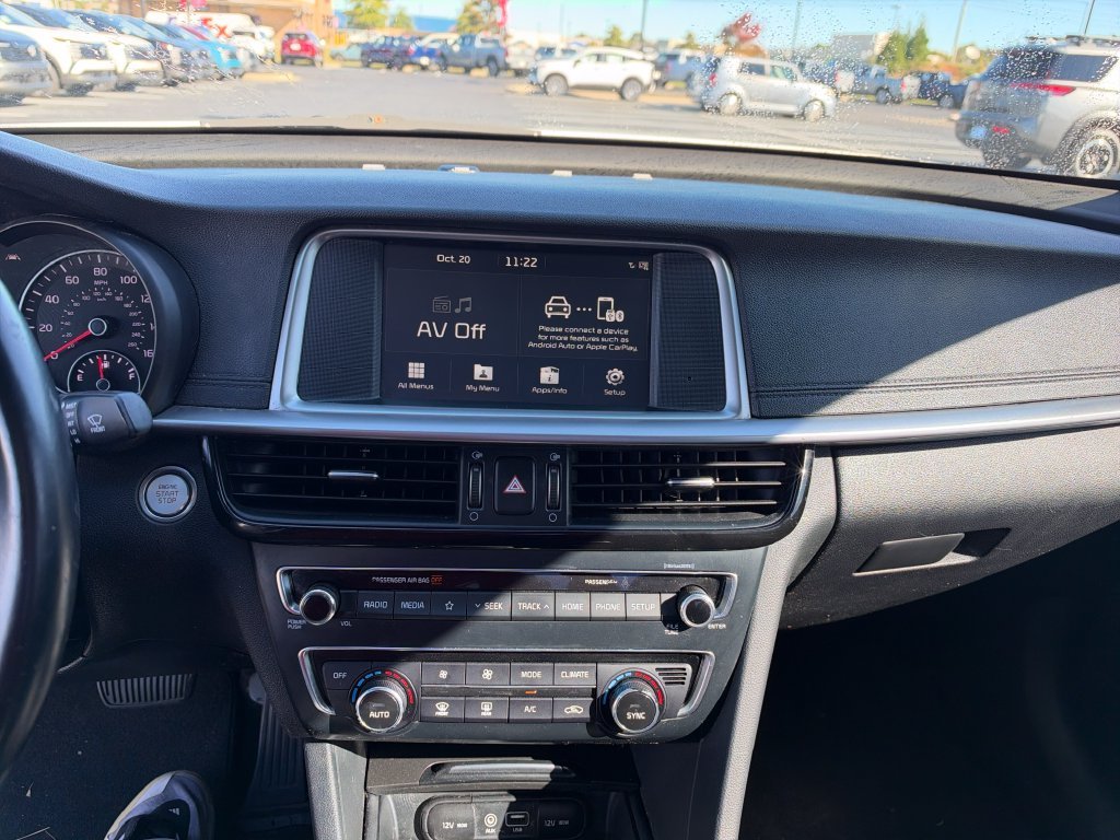 Used 2019 White Kia S image 20