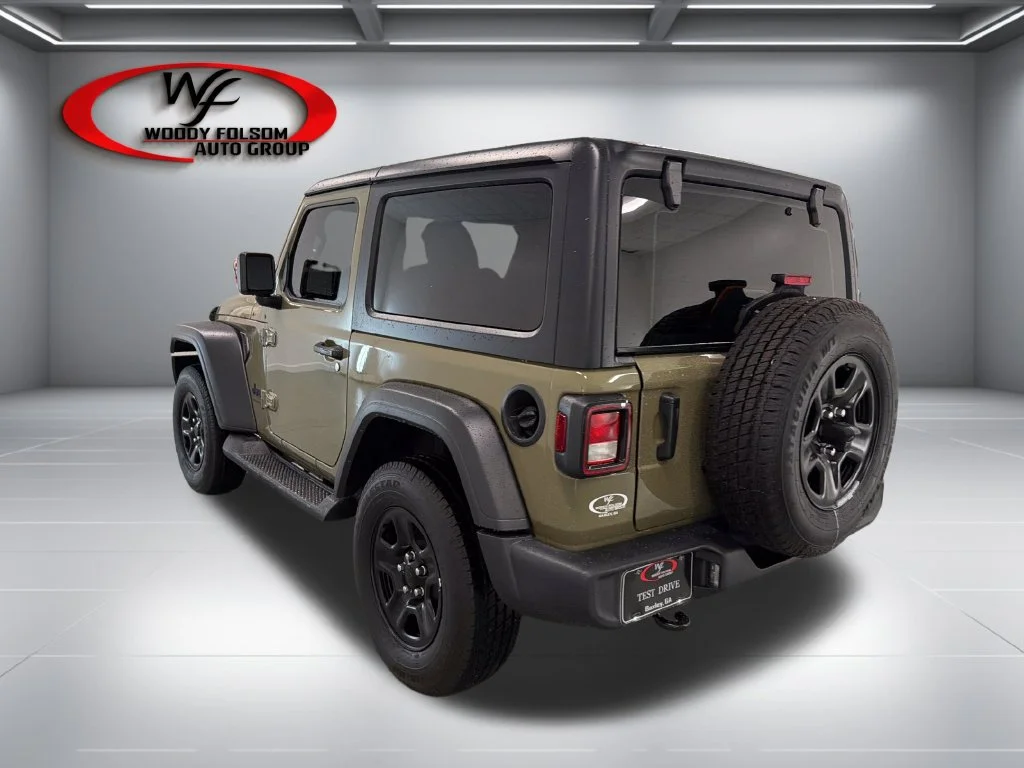 Used 2025  Jeep Sport image 9