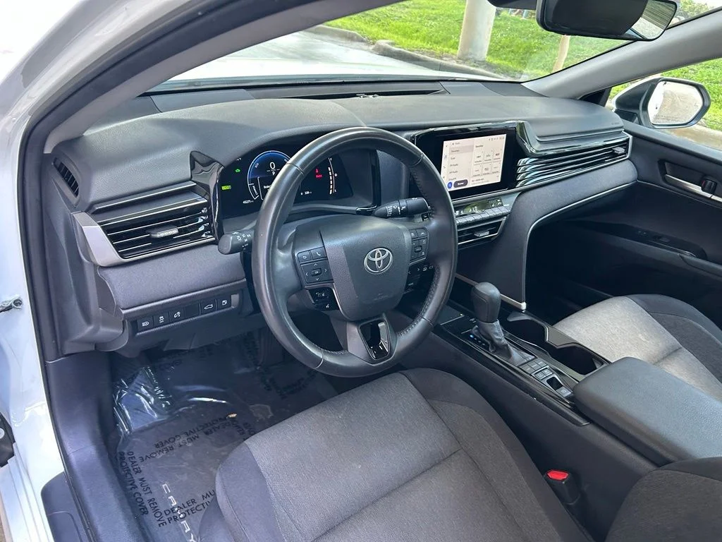 Used 2025 White Toyota LE image 7