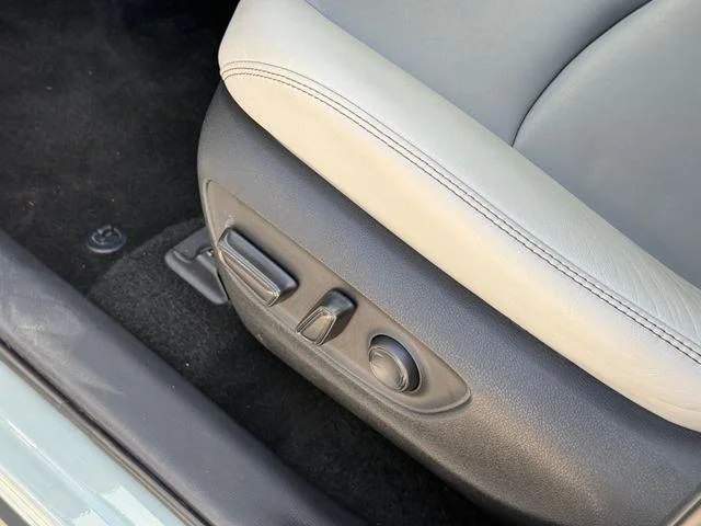 Certified Used 2019 LUNAR ROCK Toyota XLE Premium image 18