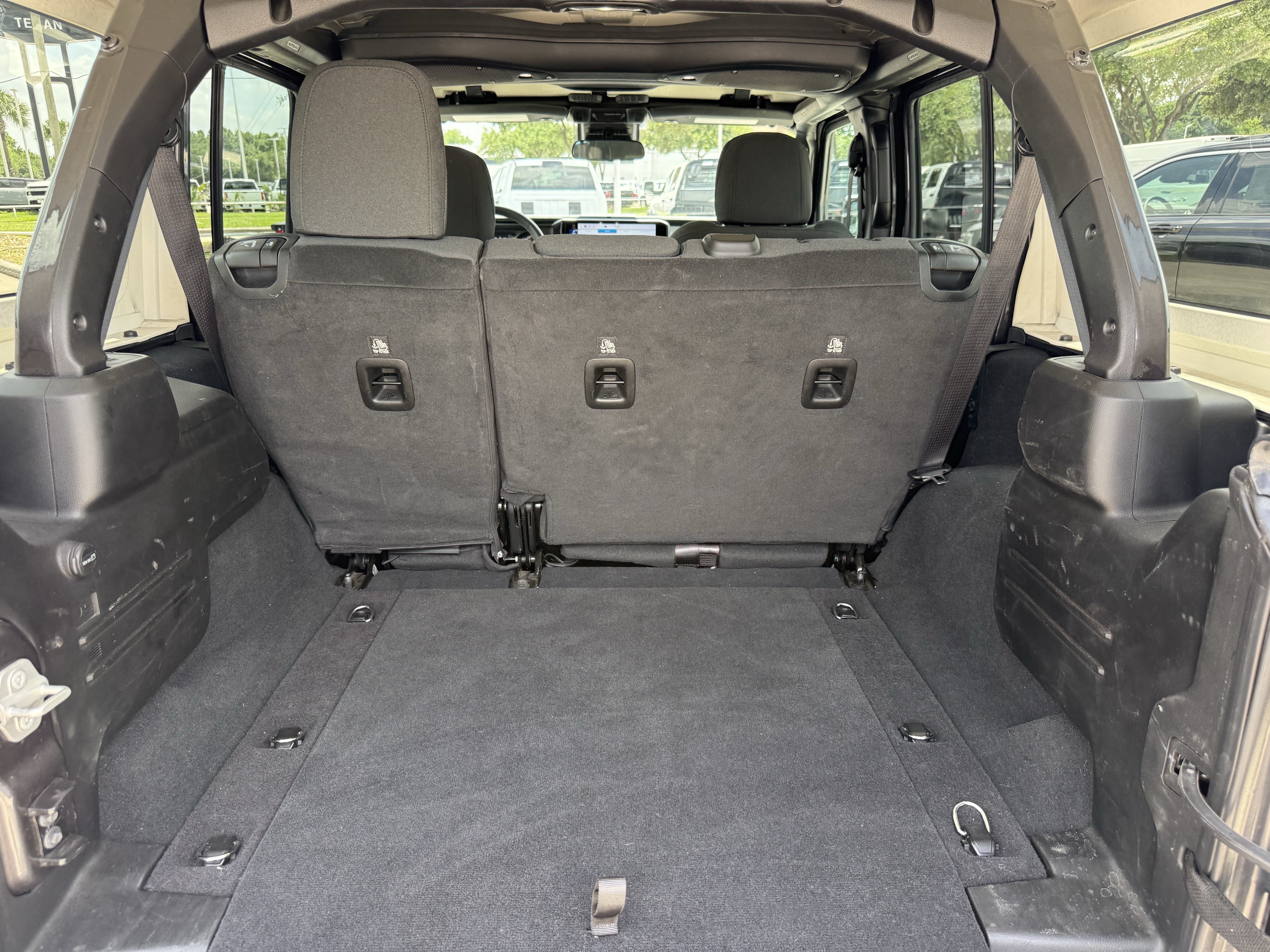 Used 2024 Granite Crystal Metallic Clearcoat Jeep  image 28