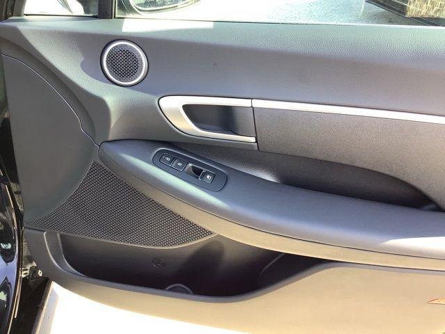 New 2026 Abyss Black Hyundai SE image 23