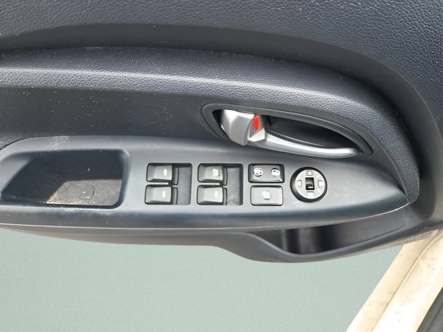 Used 2017 Clear White Kia LX image 18