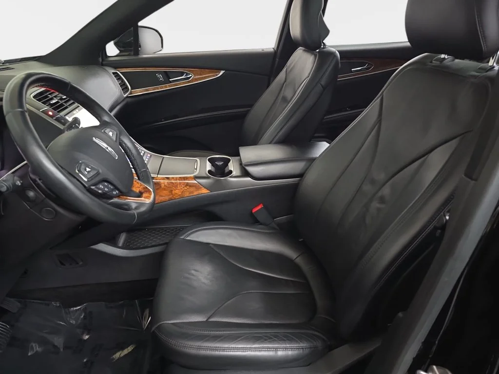 Used 2016 Black Lincoln Reserve image 17