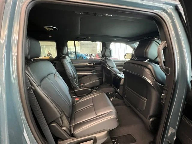 New 2026 Steel Blue Exterior Paint Jeep Summit Obsidian image 20