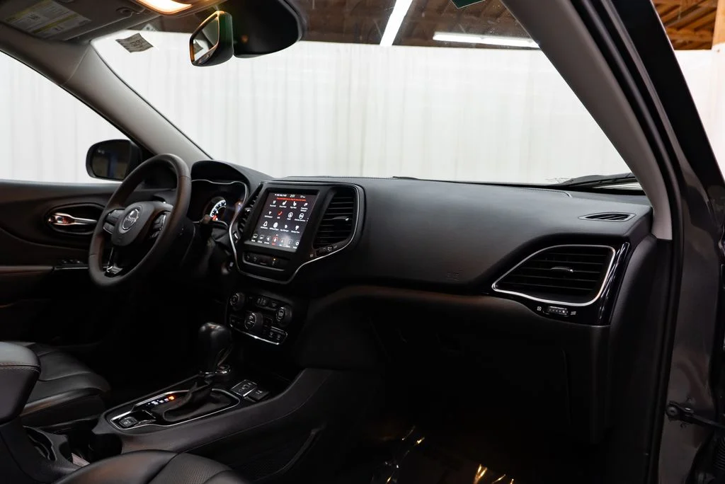 Used 2023 Gray Jeep Altitude image 31