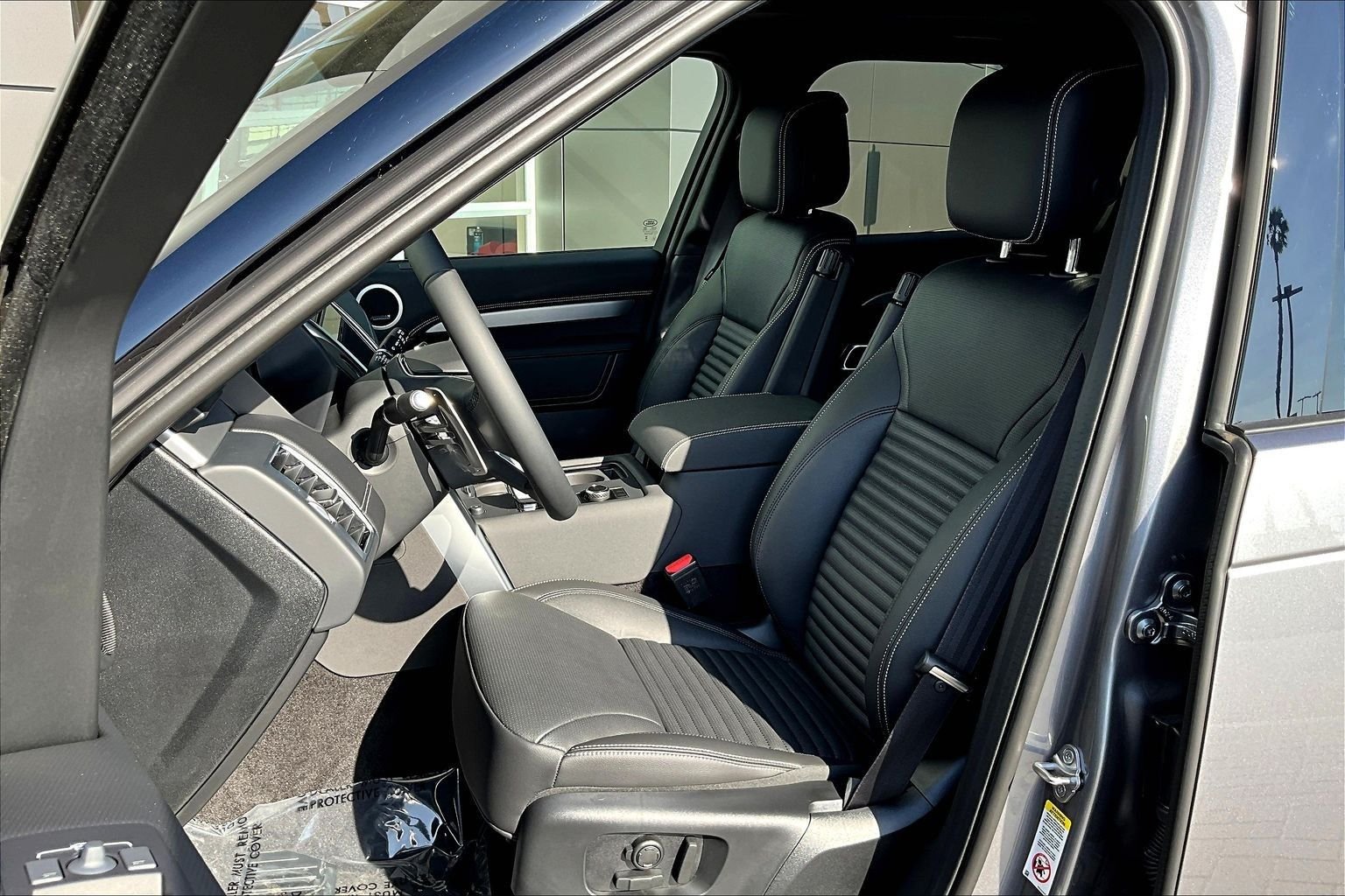 New 2026 Eiger Grey Land Rover Dynamic SE image 9