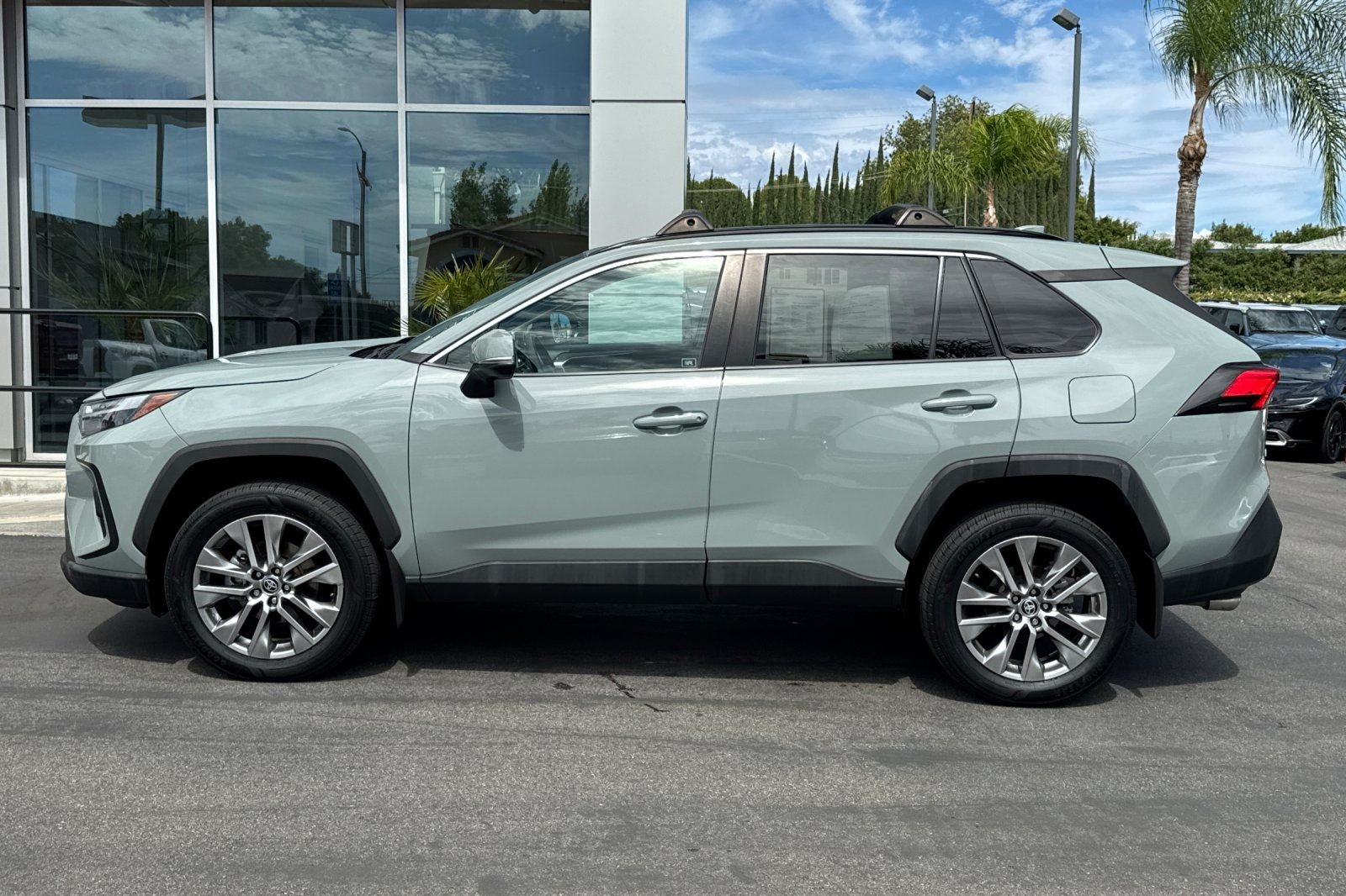 Certified Used 2023  Toyota XLE Premium image 9