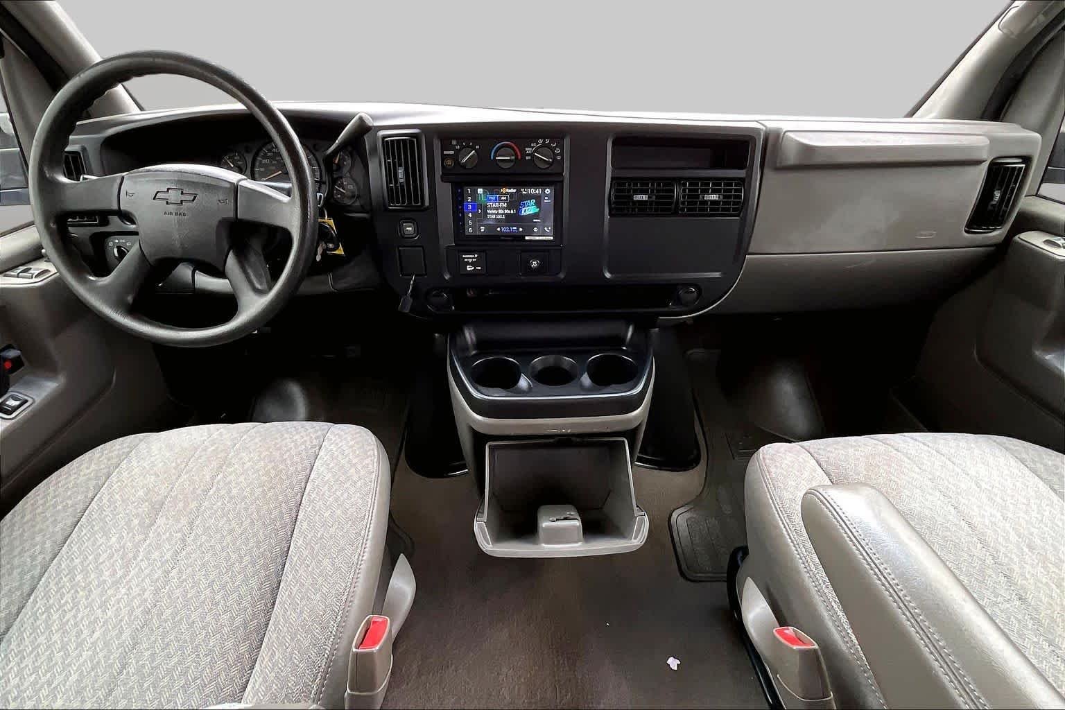 Used 2007 Summit White Chevrolet  image 13