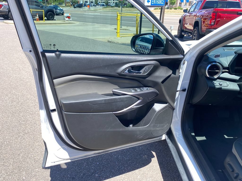 Used 2025 Summit White Chevrolet ACTIV image 10