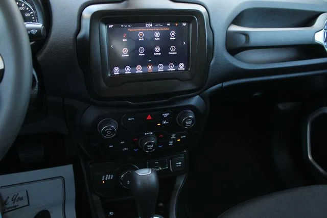 Used 2021 White Jeep Latitude image 12