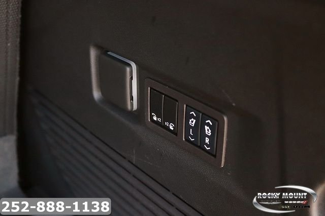 Used 2024 White GMC AT4 image 19