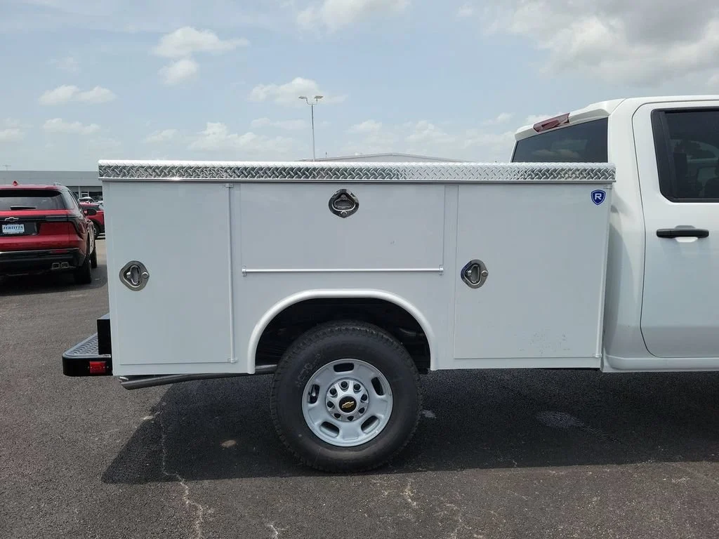 New 2026 Summit White Chevrolet WT image 12