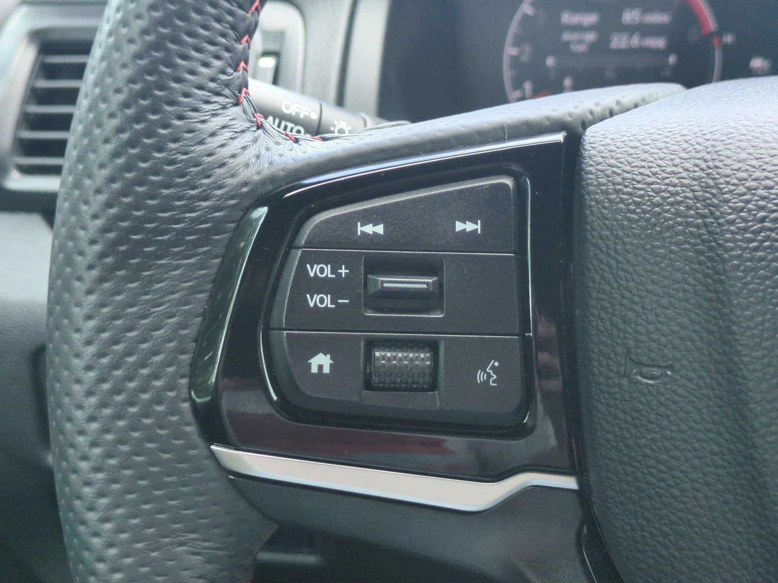 Used 2025 Platinum White Pearl Honda Black Edition image 20