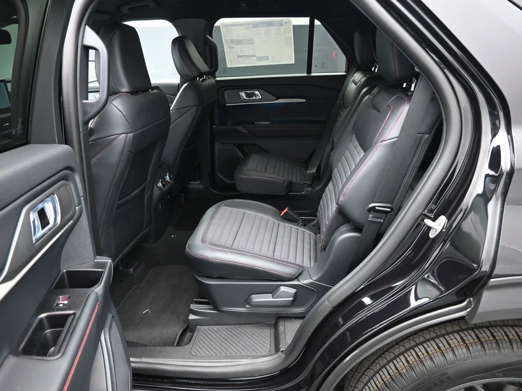 New 2026 Agate Black Metallic Ford ST-Line image 18